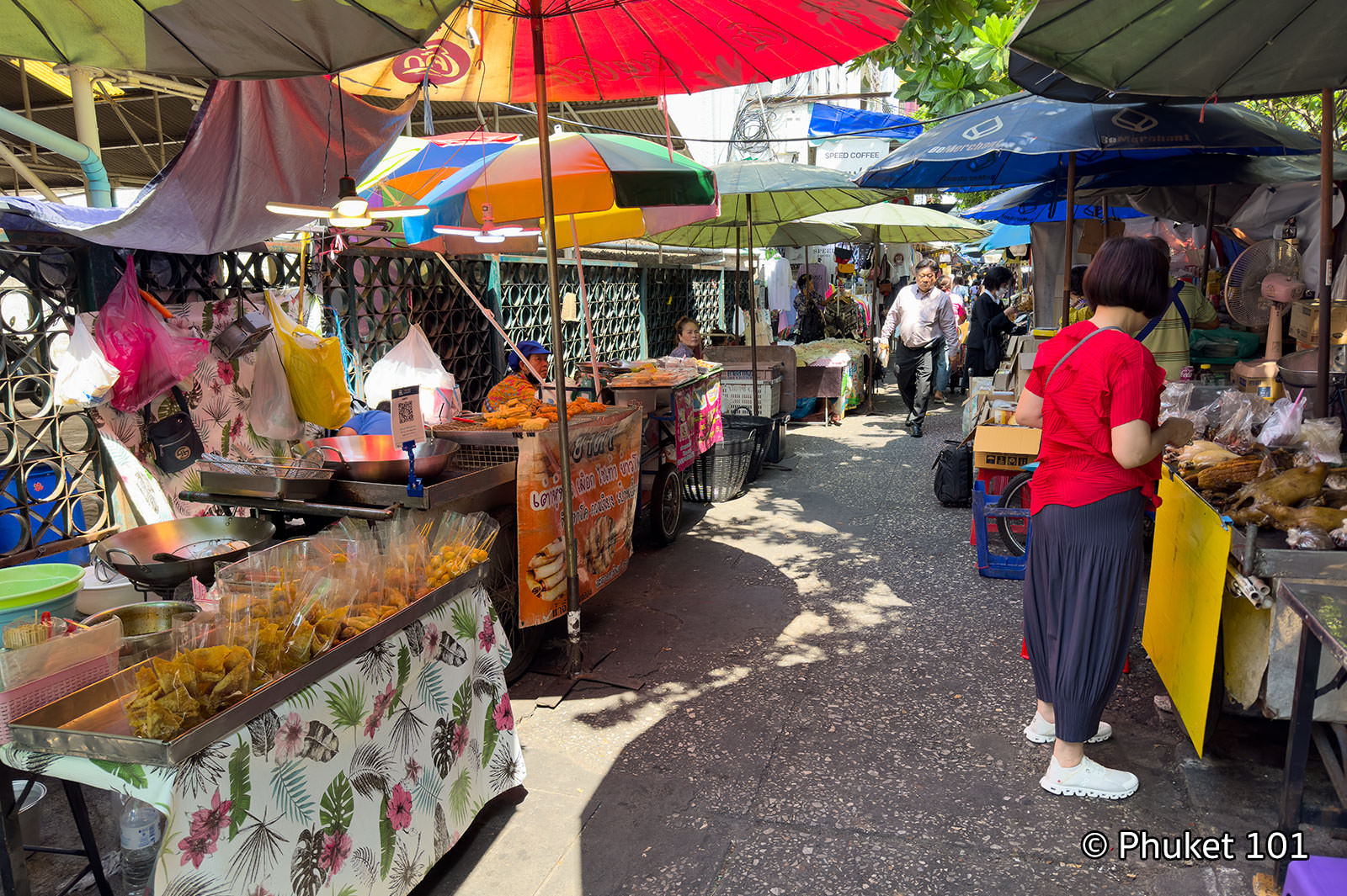 Lalai Sap Market in Silom, Bangkok
