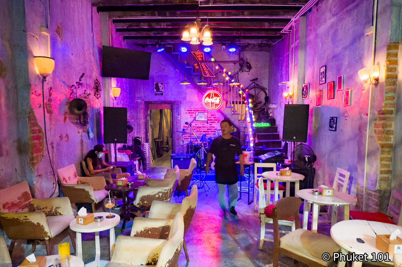Juicy Lucy Bar in Phuket Old Town