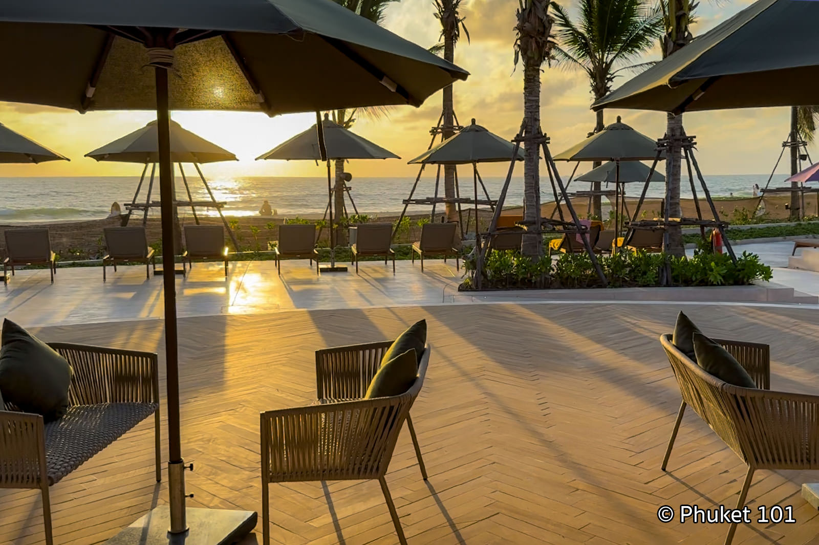 RAVA Beach Club in Bang Tao Beach, Phuket