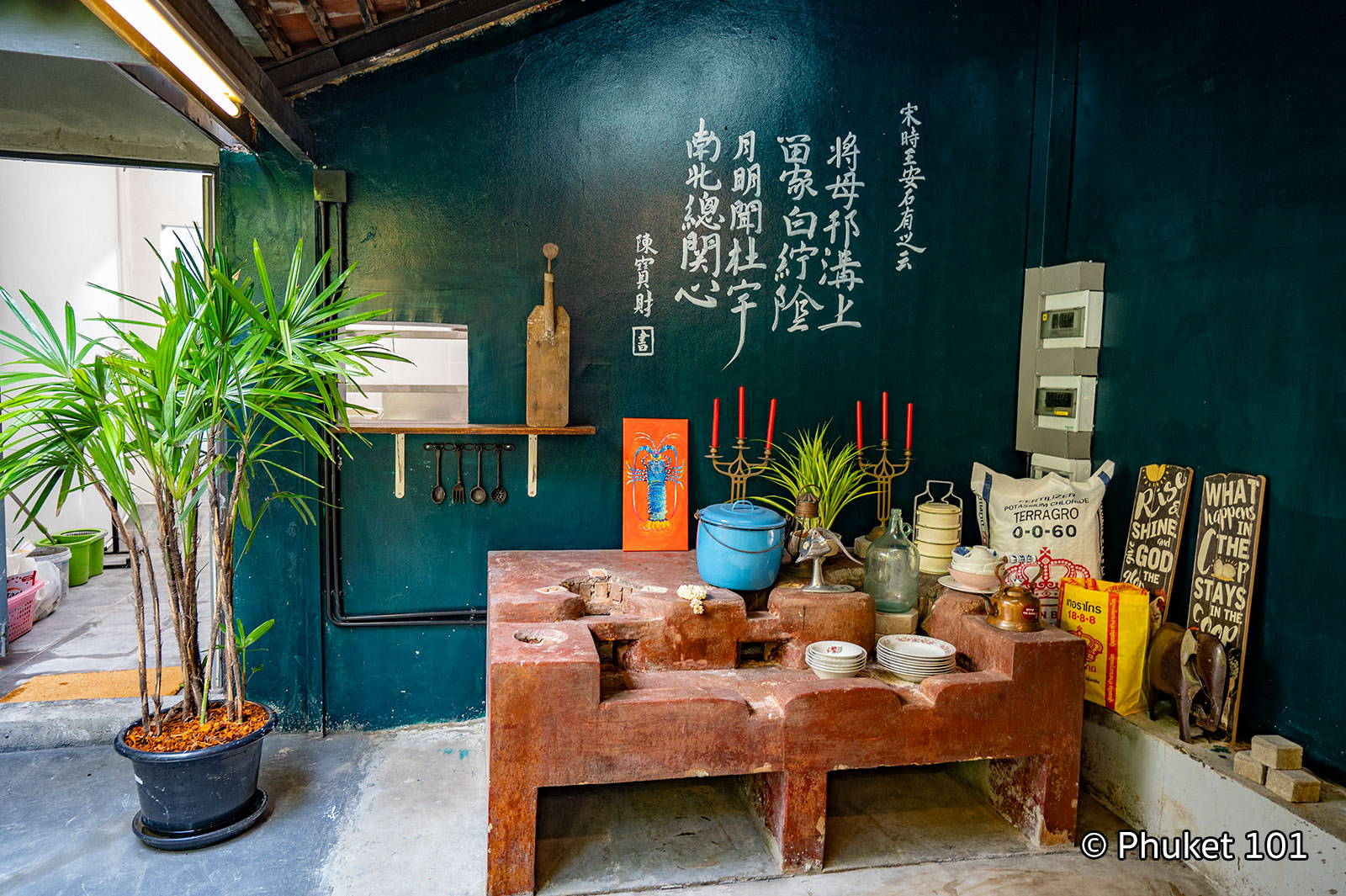 TOH DAENG at Phuket Old Town