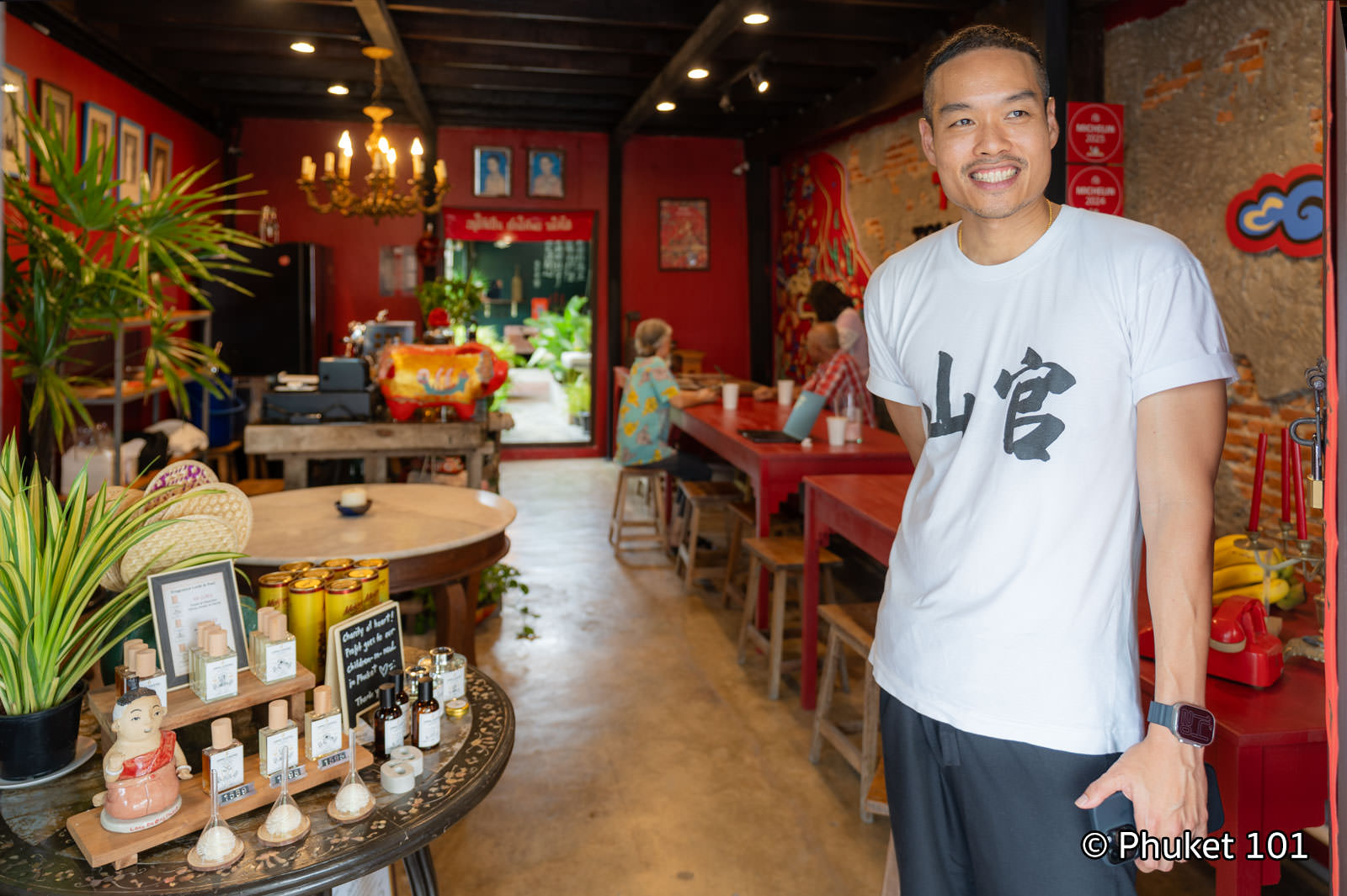 TOH DAENG at Phuket Old Town