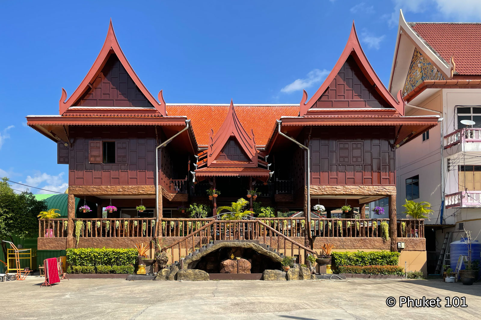 Wat Karon (Wat Suwan Khiri Khet)