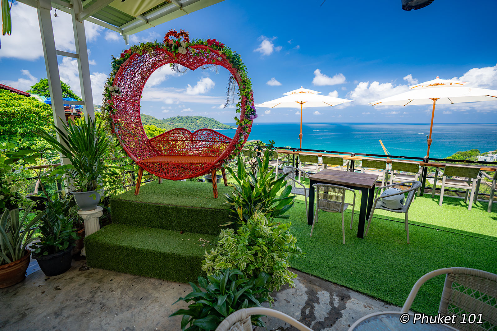 Rak Khun Bar above Kata Noi Beach