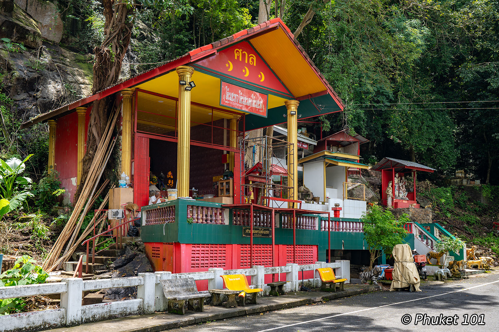 Pho Ta Toh Sae Shrine in Phuket Town