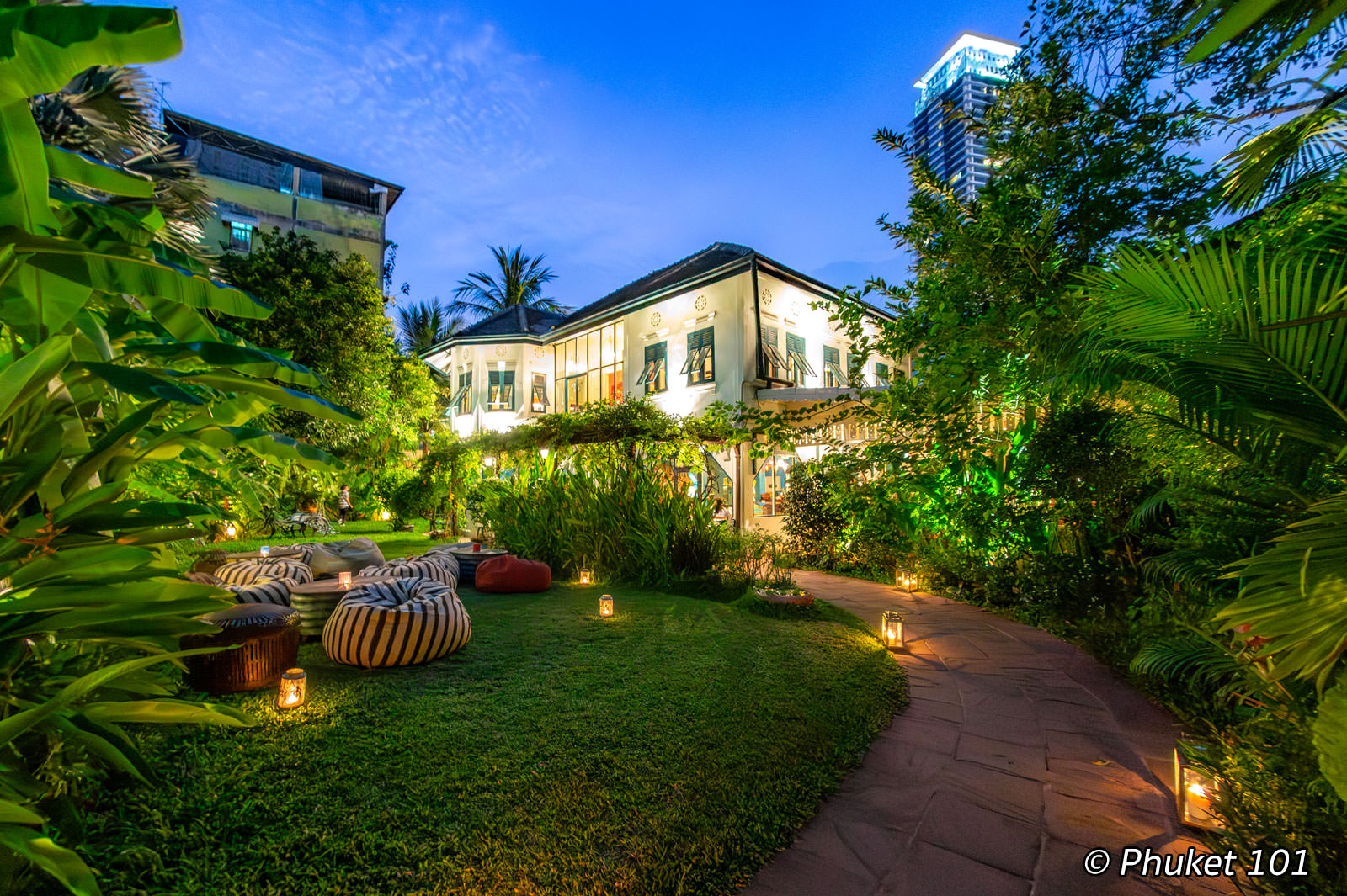 Issaya Siamese Club, Thai Restaurant in Bangkok