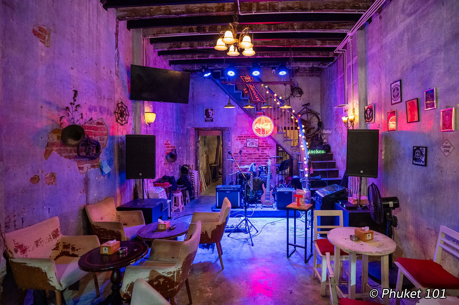 Juicy Lucy Burger and Bar on Yaowarat Road in Phuket Old Town