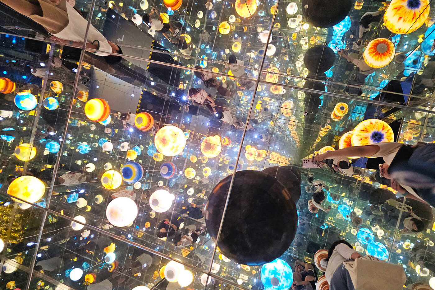 Raum- und Zeitwürfel in Bangkok