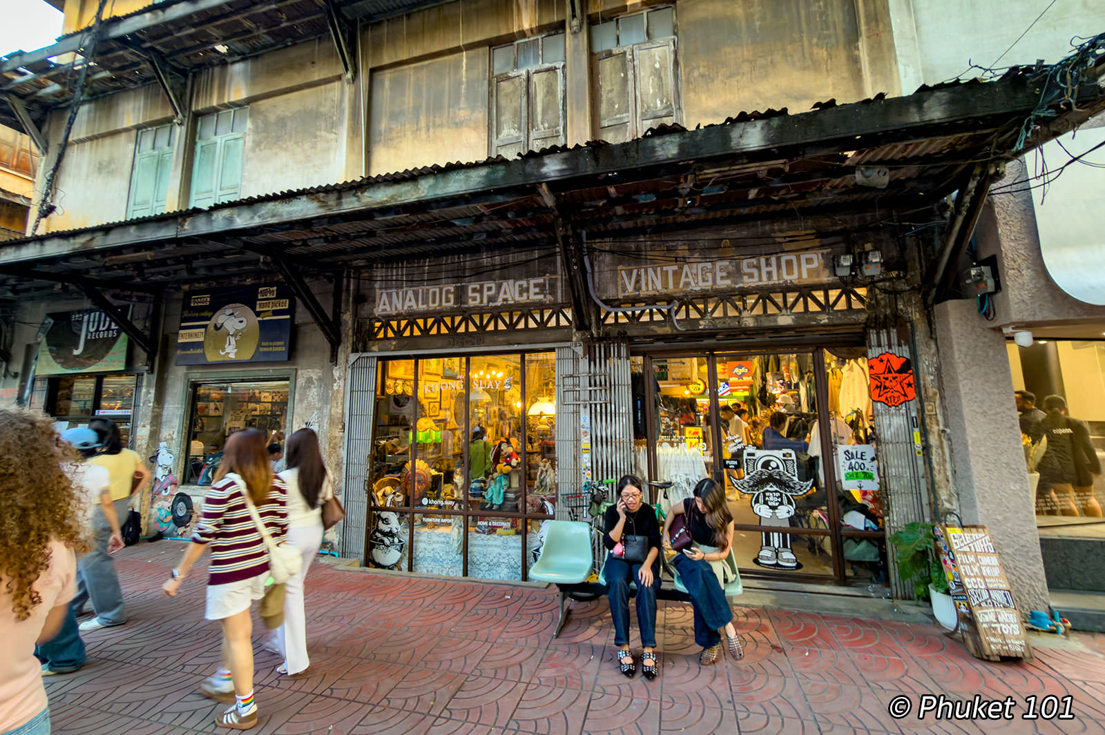 Analog Space & Vintage Shop on Song Wat Road