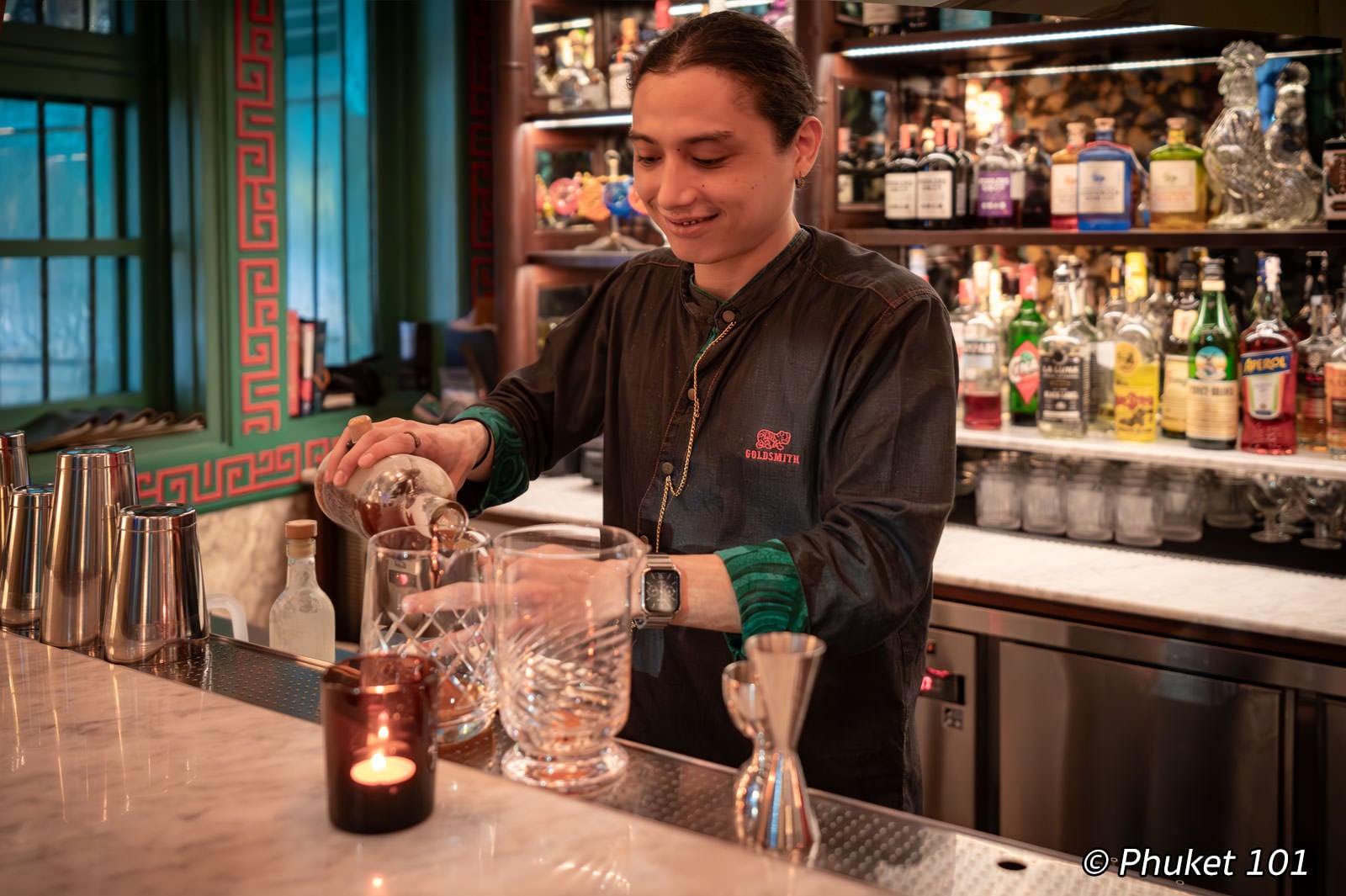 Cocktails and Drinks at Goldsmith Bar on Yaowarat in Bangkok Chinatown