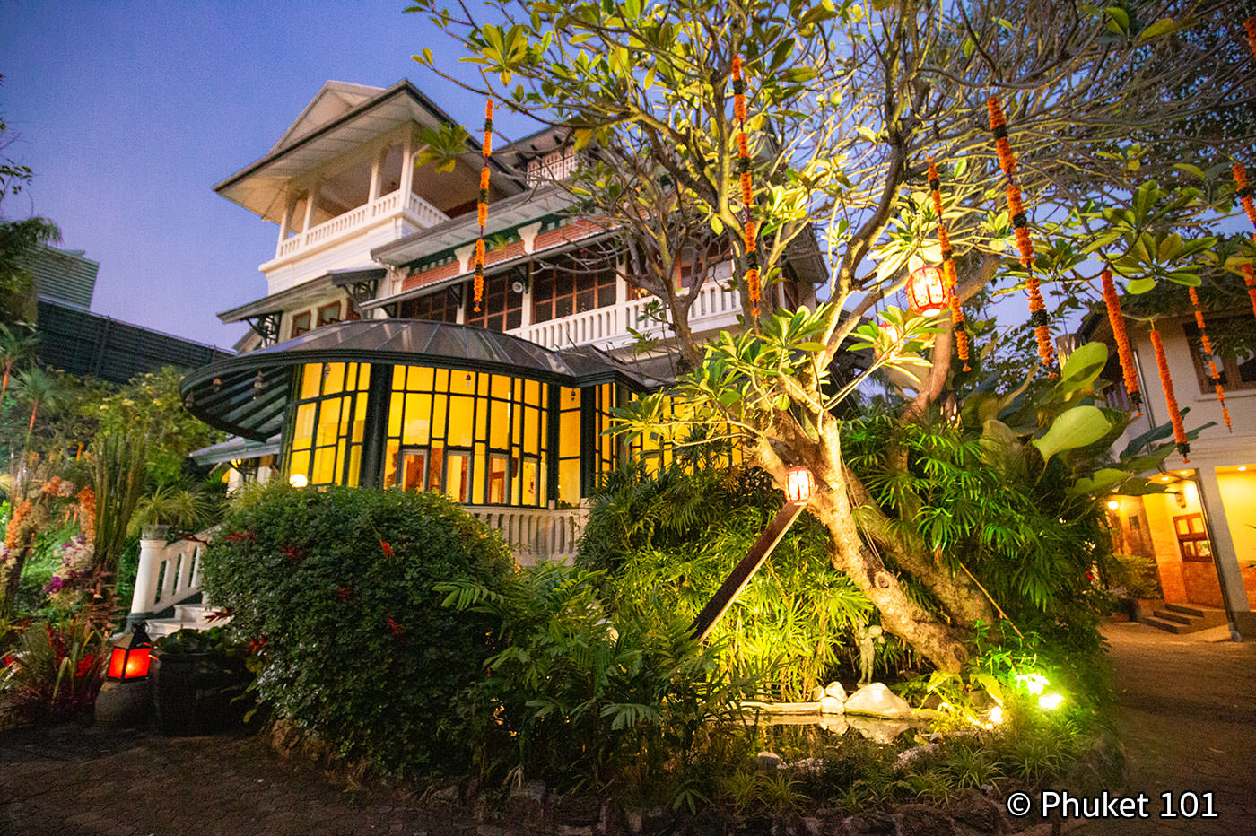 Chakrabongse Dining by the River at Chakrabongse Villas