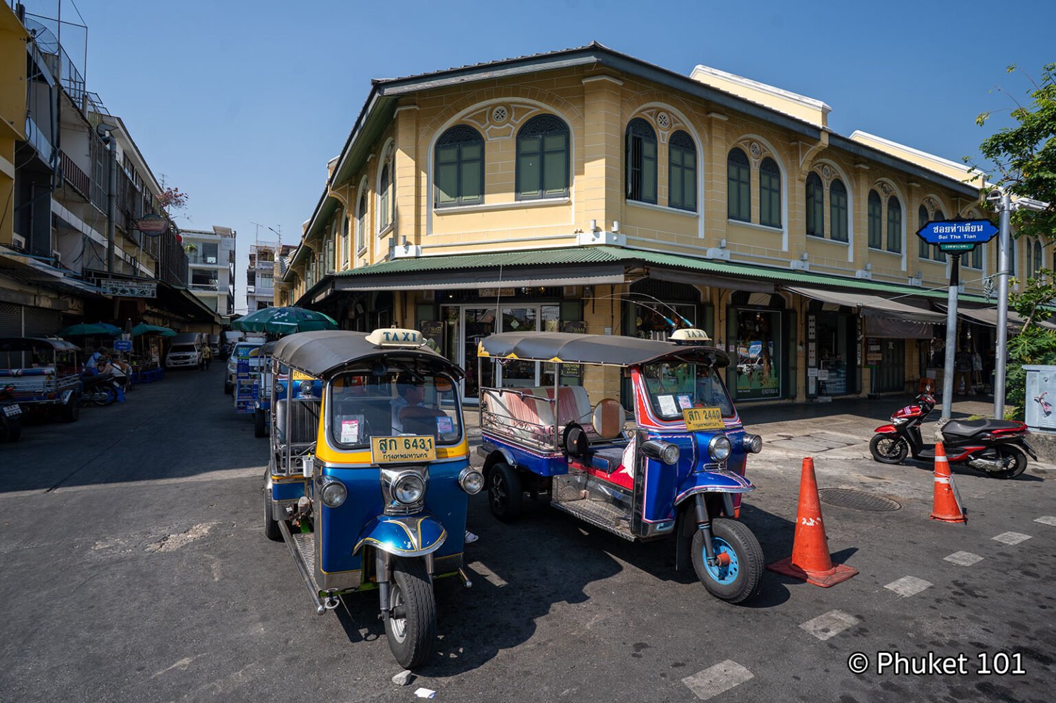 Maha Rat Road in Bangkok
