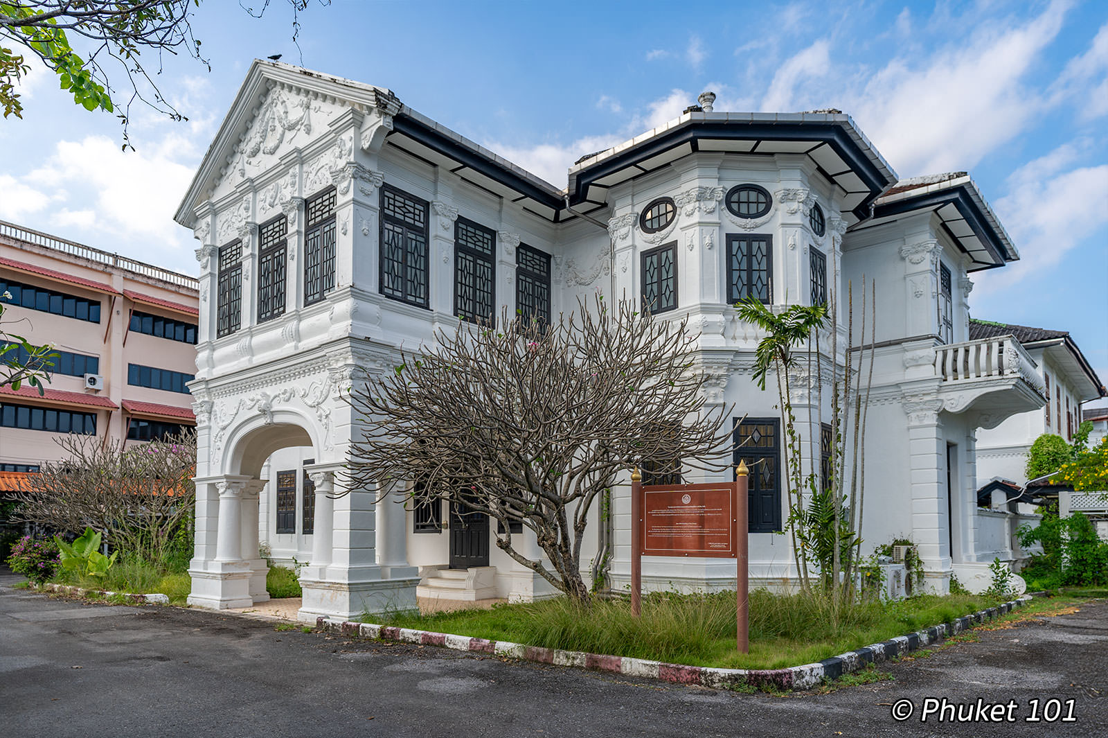 Phra Aram Sakhonkhet Mansion in Phuket Town