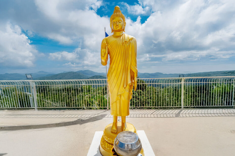 Monday Buddha posture Pang Ham Yati (ปางห้ามญาติ) - standing with right hand raised