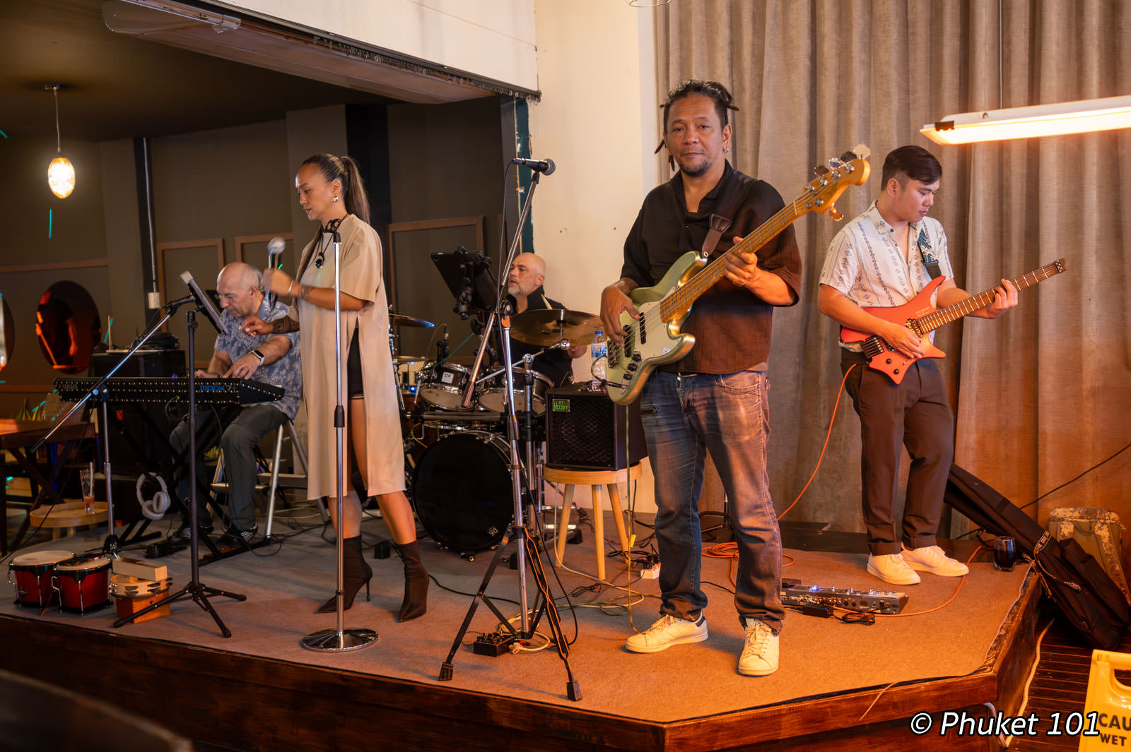 Churchill Bar and Restaurant in Karon Beach