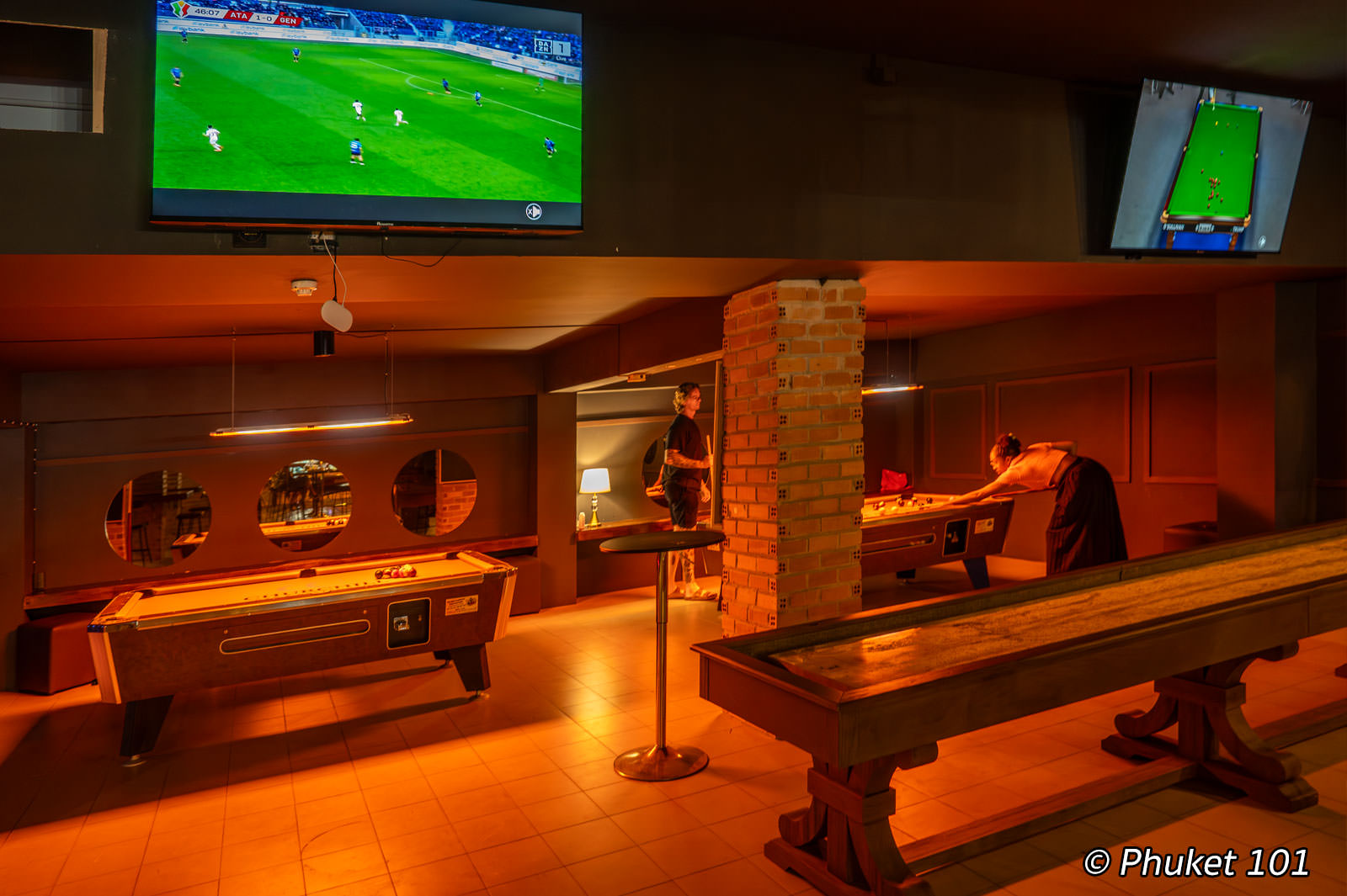 Churchill Bar and Restaurant in Karon Beach