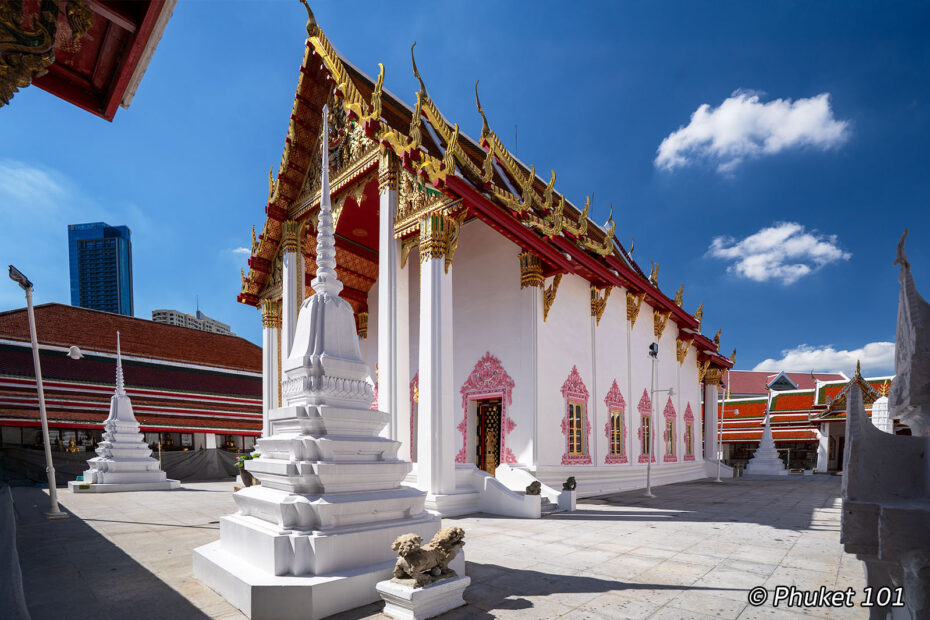 Wat Pathum Khongkha Ratchaworawihan on Song Wat Road in Bangkok