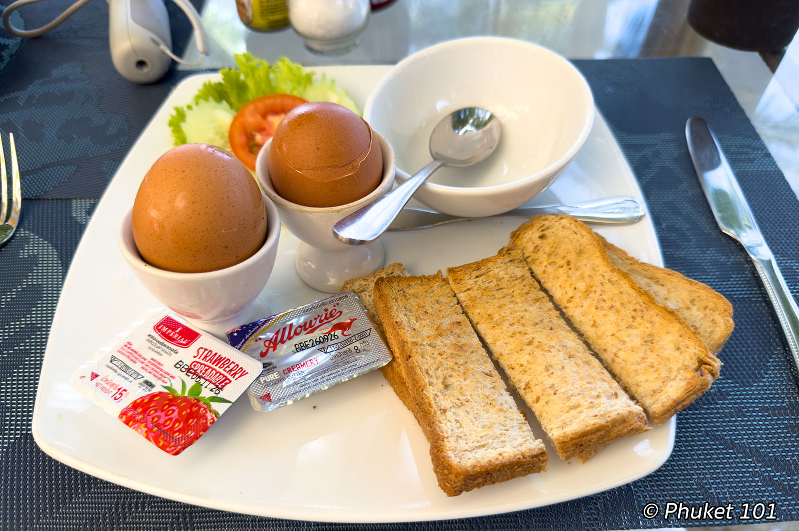 Lillo Island Restaurant & Bar in Kamala Beach