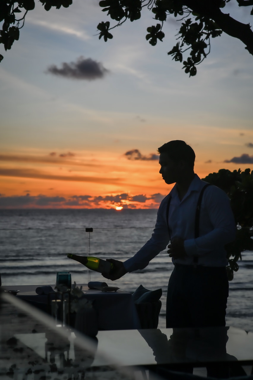 LaromeByTheSea 내부 메인다이닝룸 일몰 전망 20259