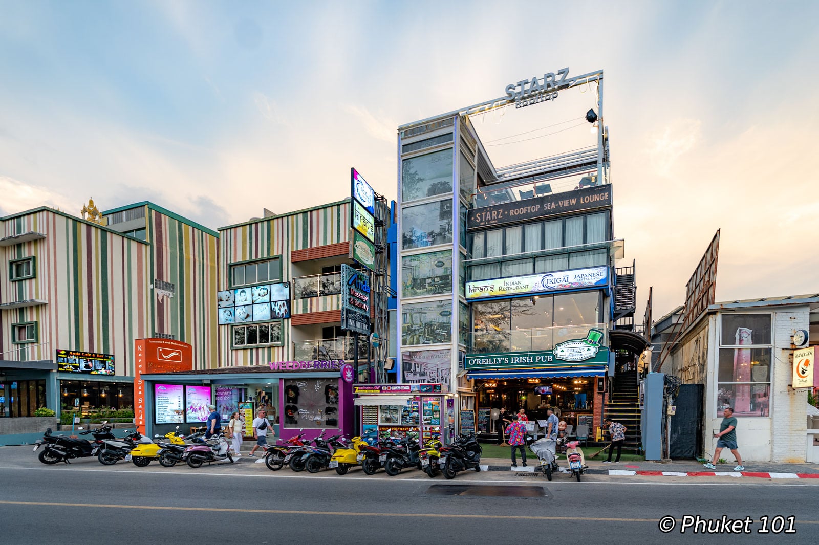 Starz Rooftop Bar & Lounge in Karon Beach