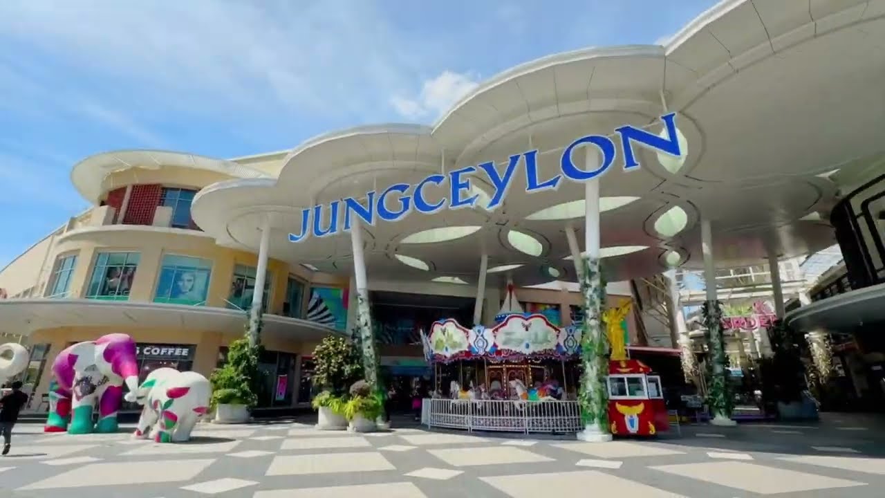Jungceylon Patong Phuket atmosphere