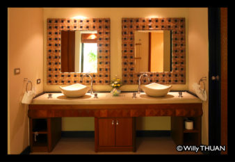aspasia-bathroom-2